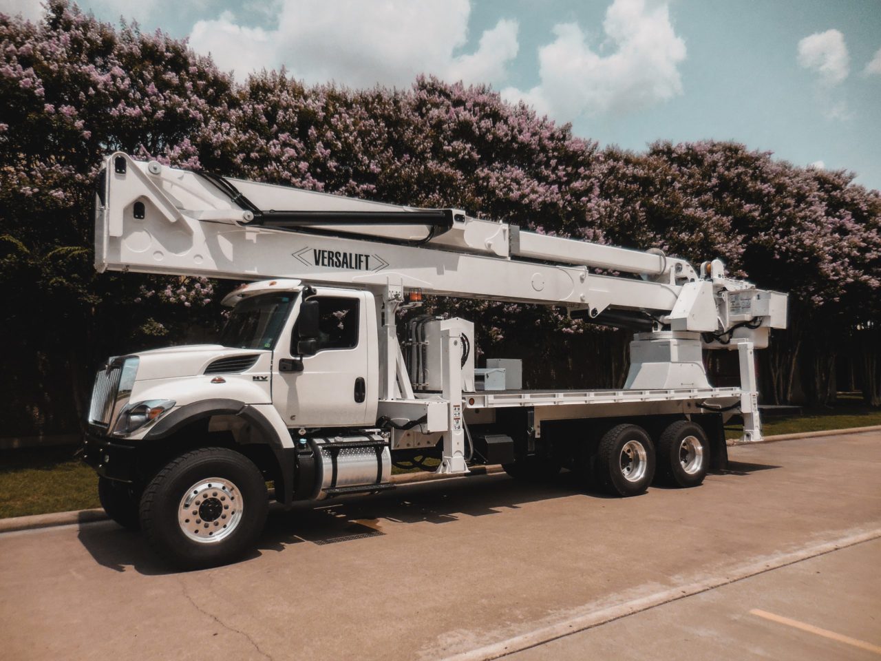 Versalift | Bucket Trucks & Aerial Lifts | JDC